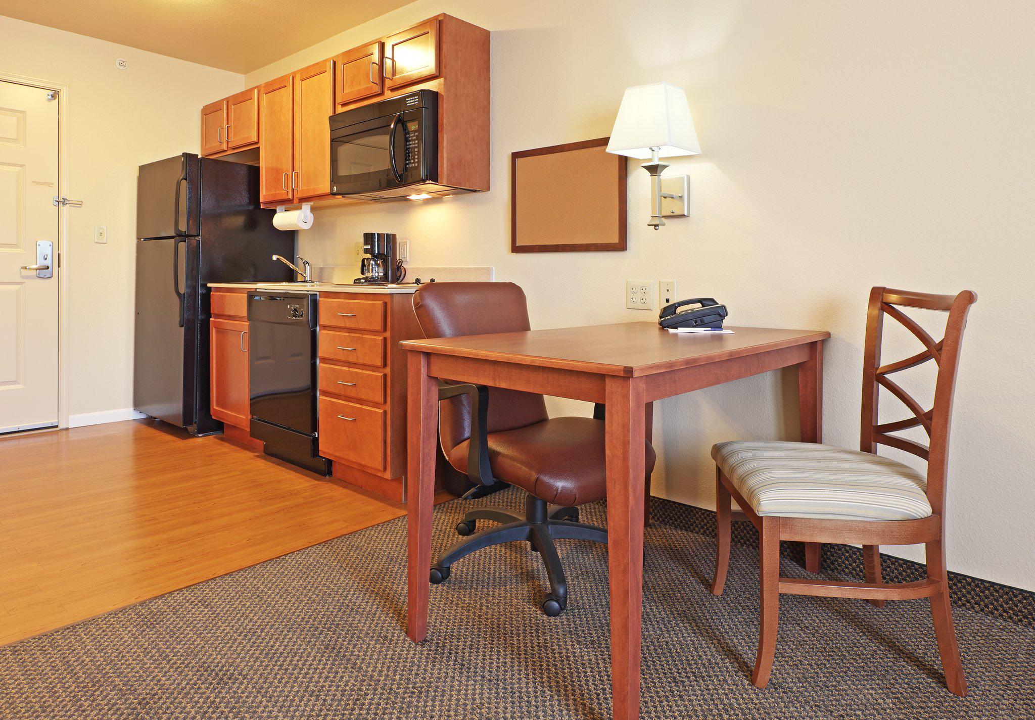 Candlewood Suites Fayetteville-Univ of Arkansas Photo