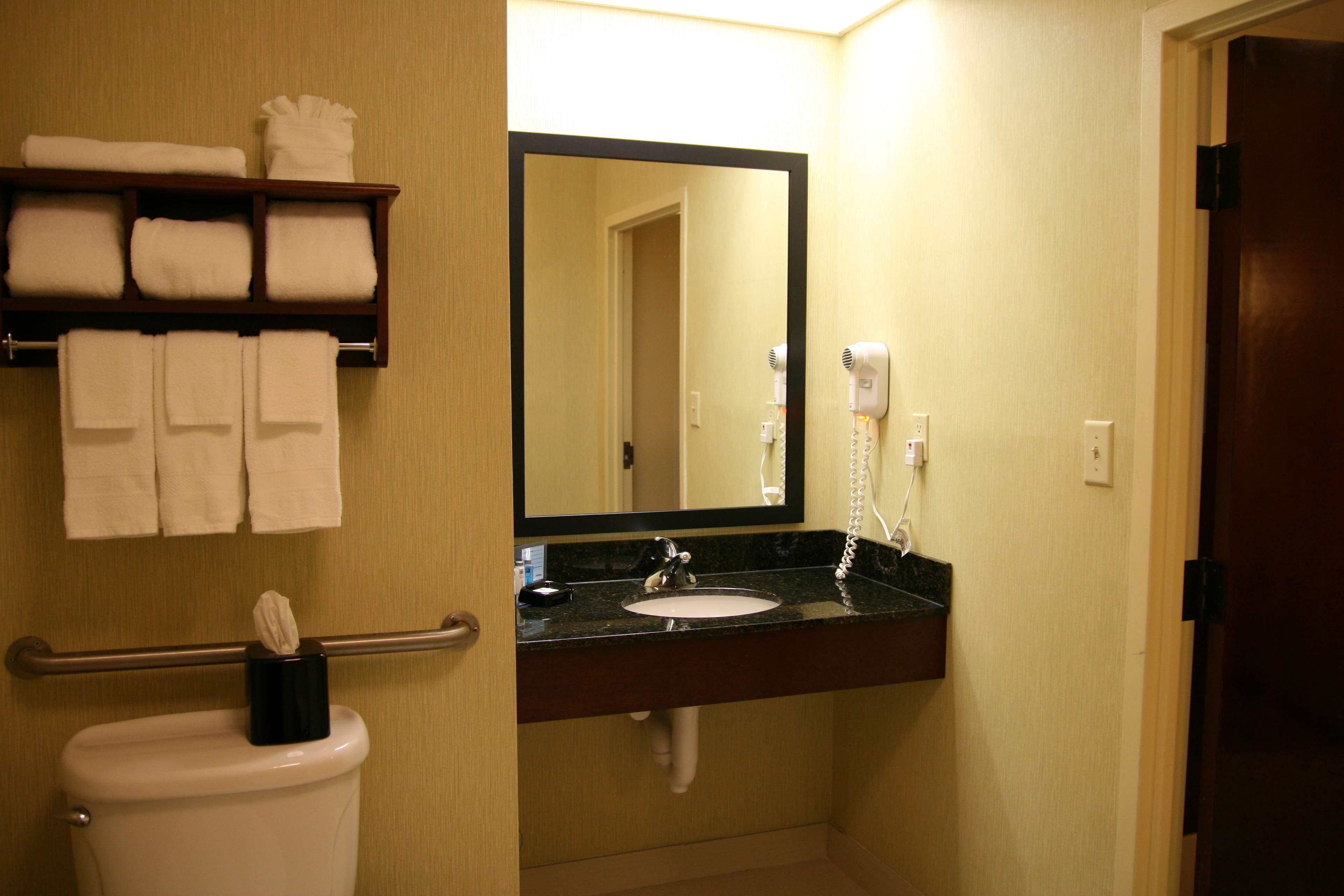 Guest room bath