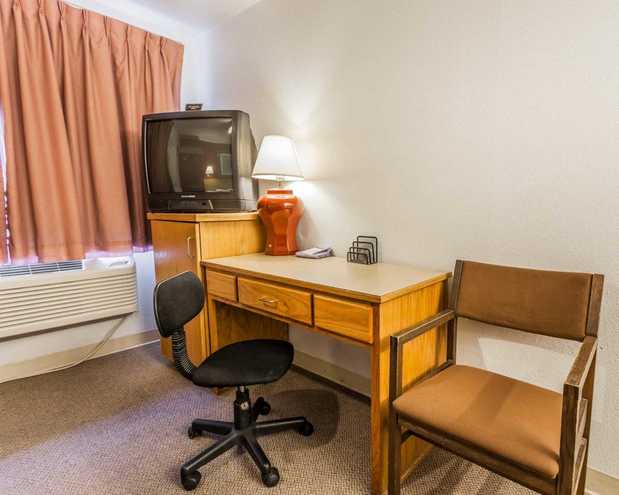 Images Rodeway Inn & Suites