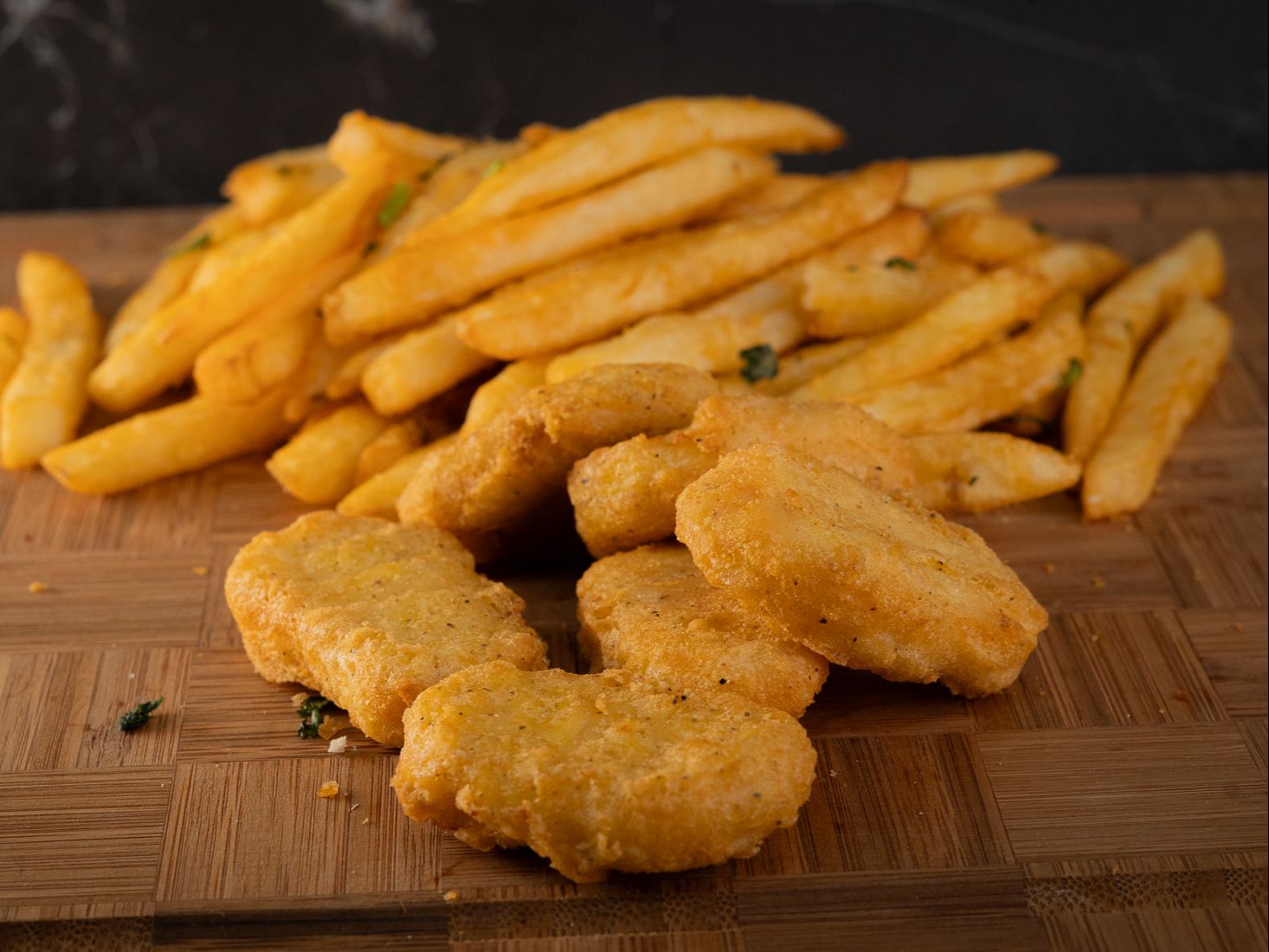 Nuggets (6) W/ Fries
