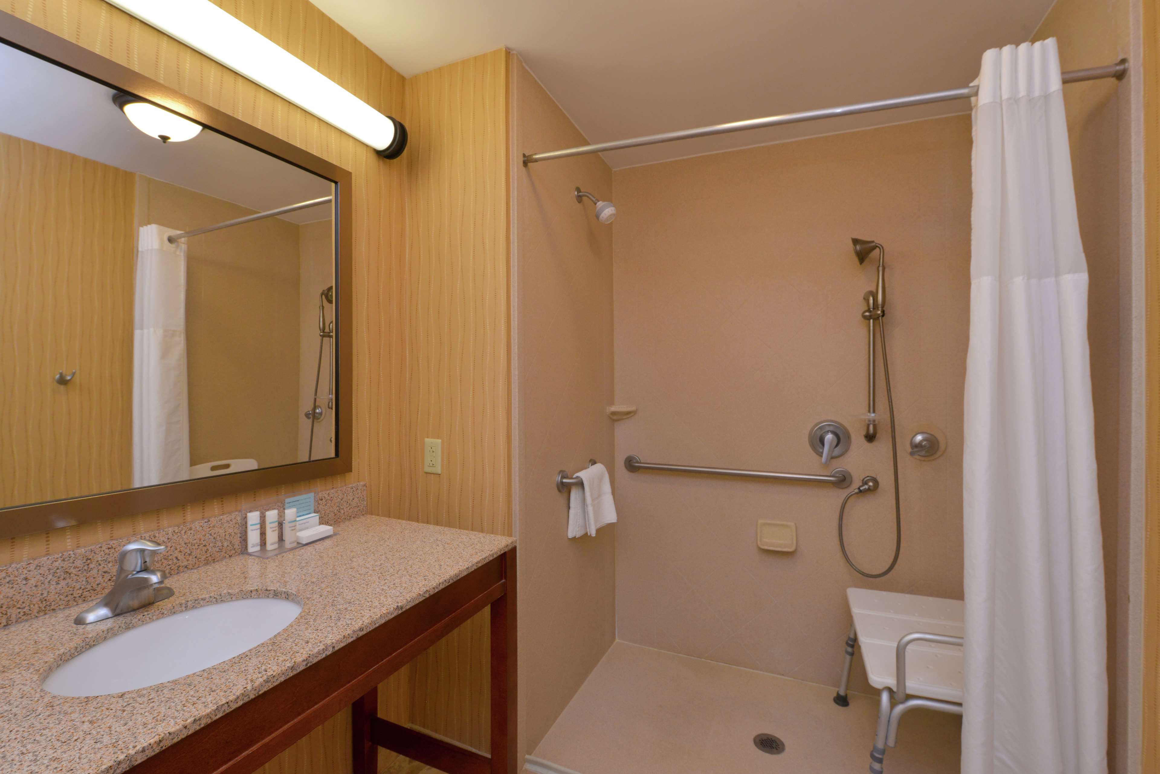 Hampton Inn Frederick Photo