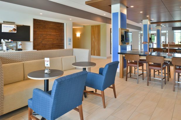 Images Holiday Inn Express & Suites Omaha Airport