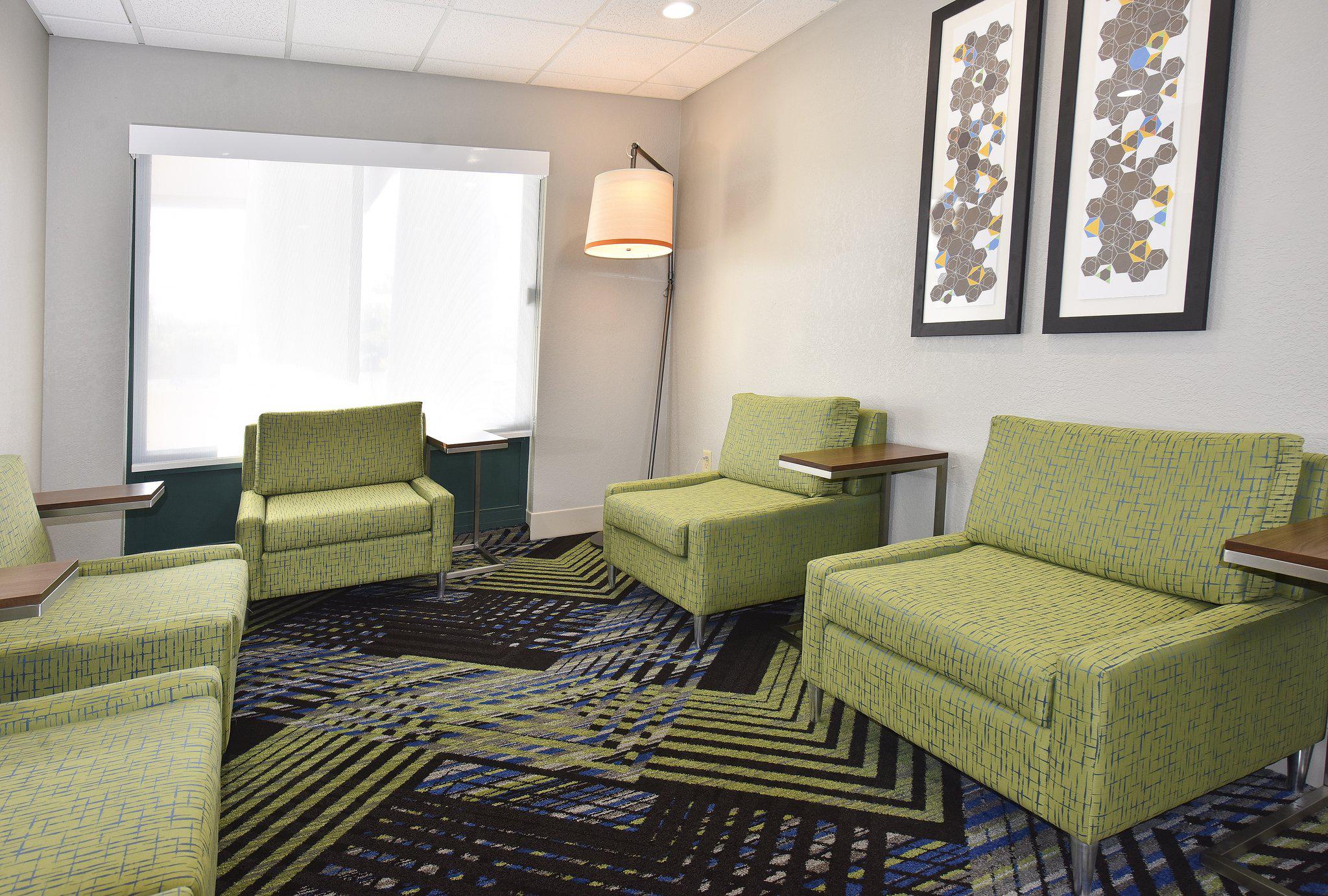 Holiday Inn Express & Suites Selma Photo