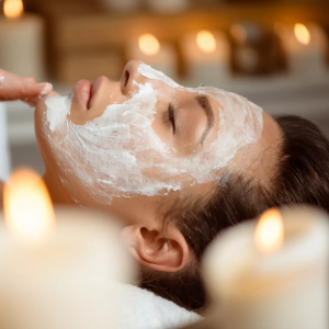 Charme der Schönheit - Gesichtsbehandlung & Aromatherapie- Öl Massage