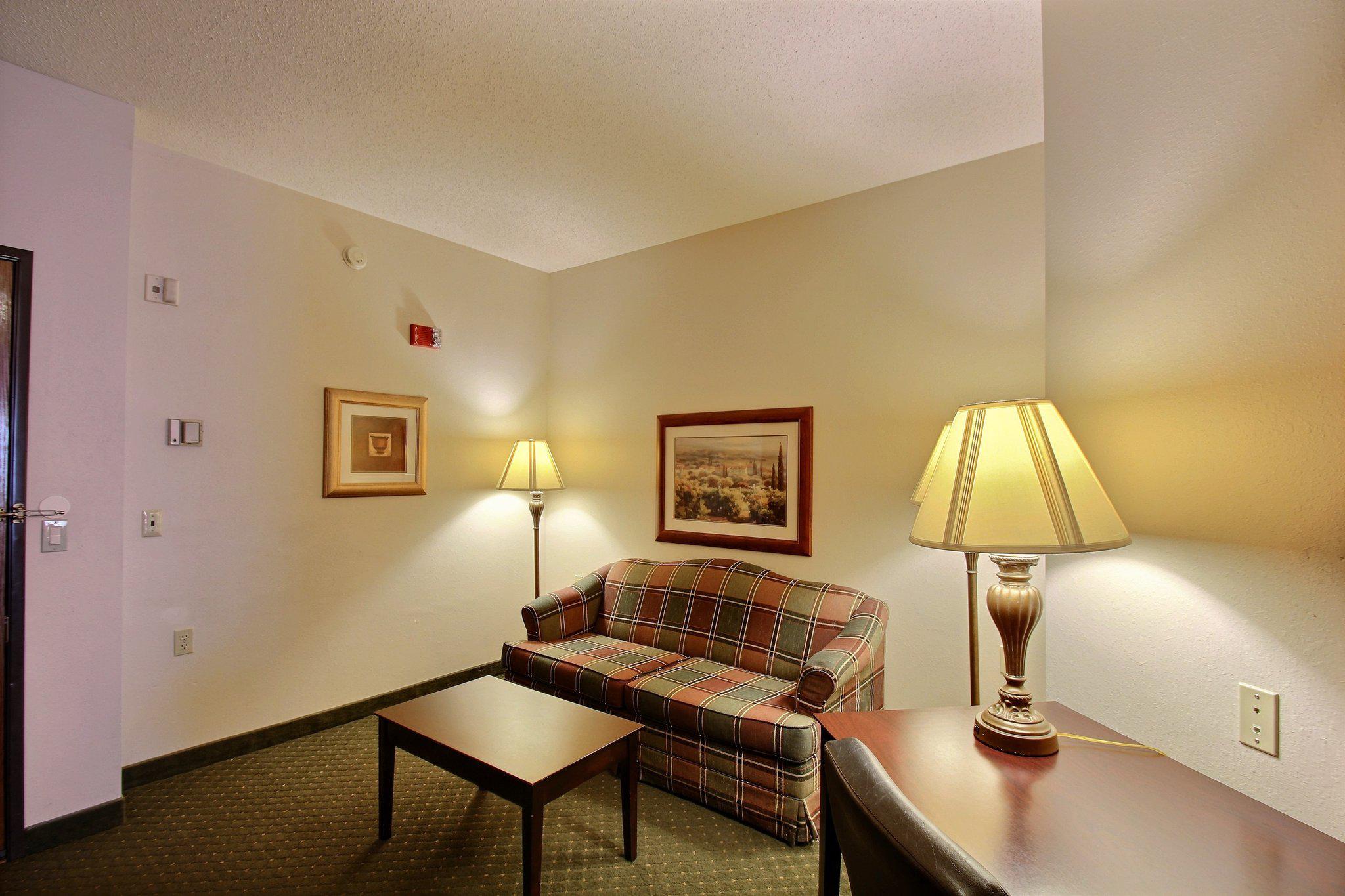 Holiday Inn Express & Suites Oshkosh-Sr 41 Photo