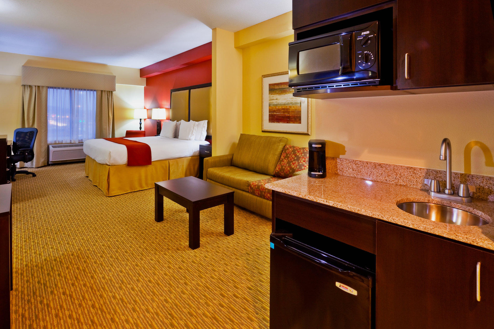 Holiday Inn Express & Suites Nashville-Opryland Photo