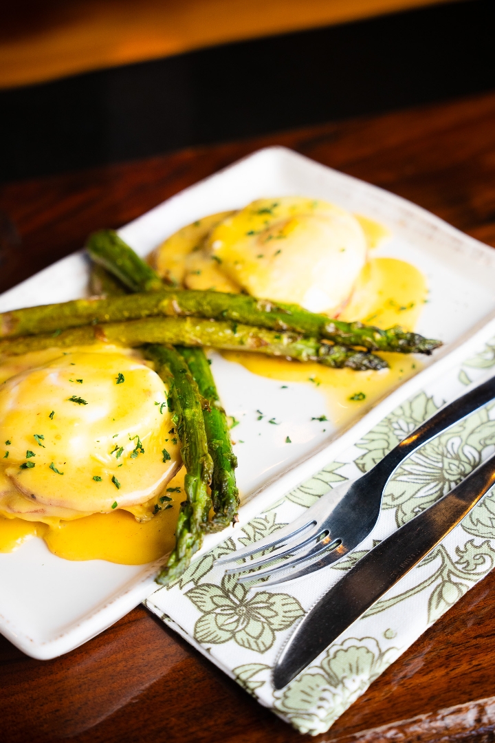Eggs Benny