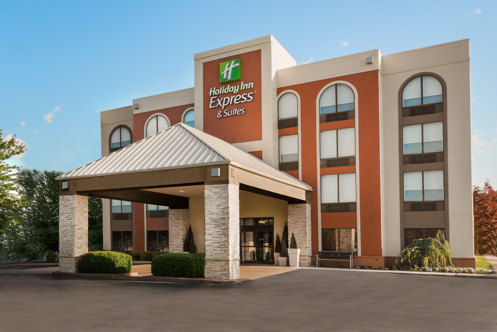 Holiday Inn Express & Suites Bentonville Photo