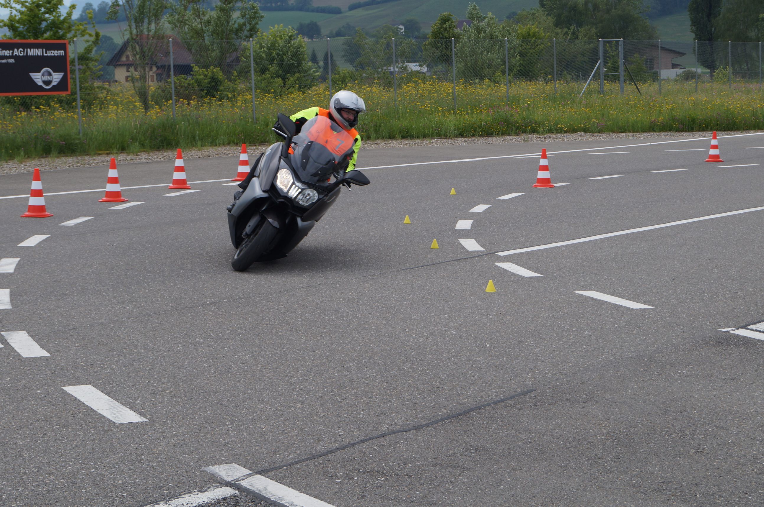 Freiwillige Weiterbildungskurse für Motorradfahrende