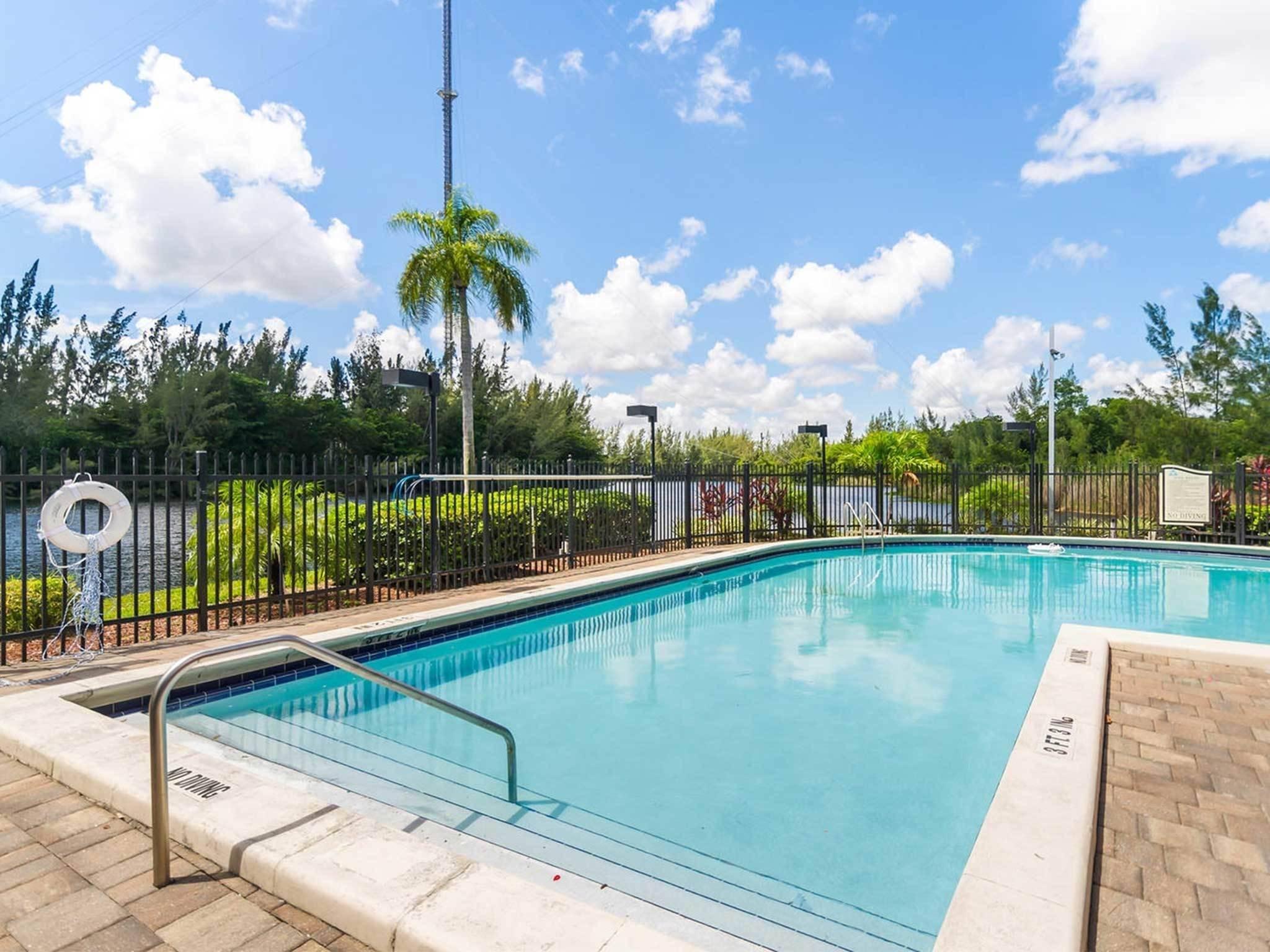 Advenir at Walden Lake Image