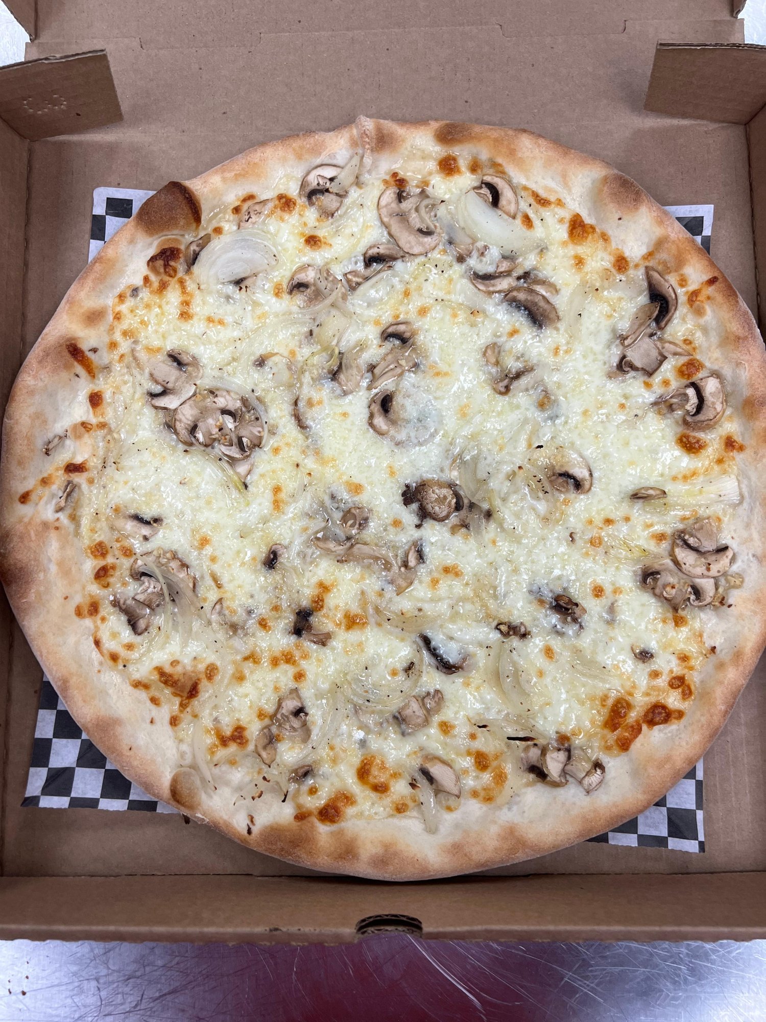 14" Truffle Oil Mushroom Pizza