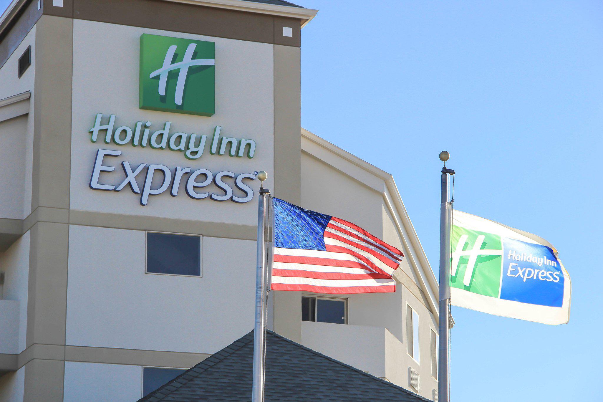 Holiday Inn Express & Suites Colorado Springs Airport Photo