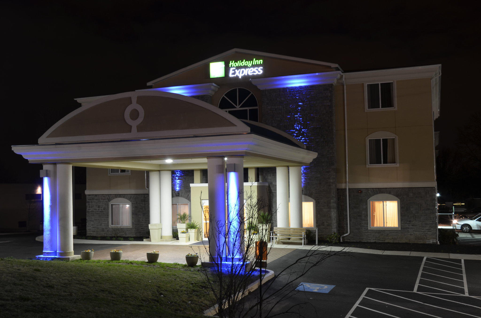 Holiday Inn Express Newington - Hartford Photo