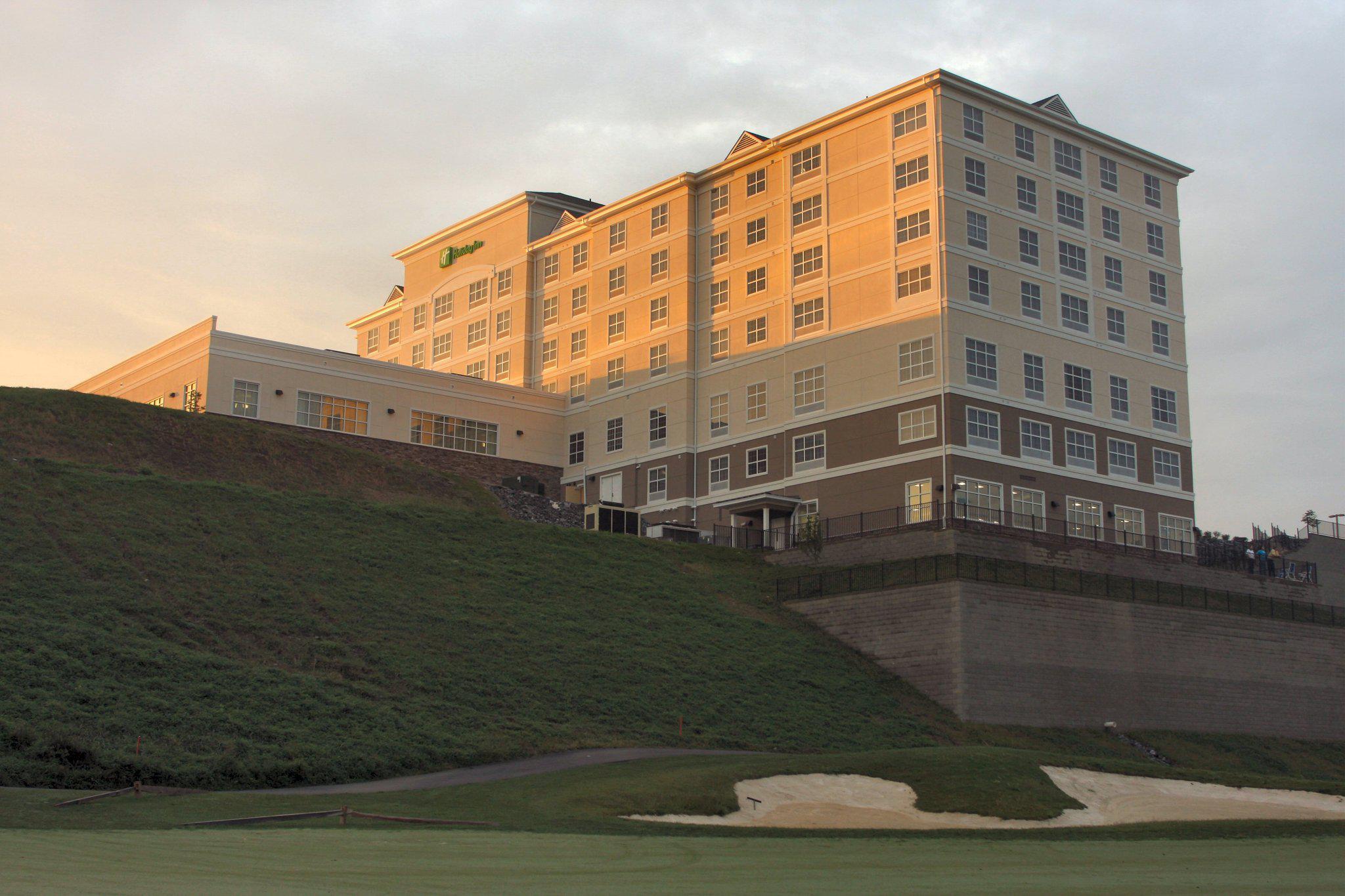 Holiday Inn & Suites Front Royal Blue Ridge Shadows Photo