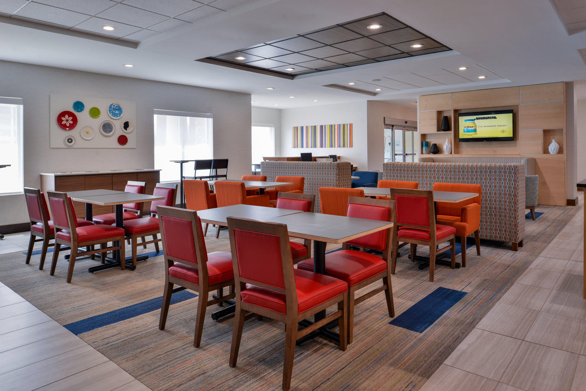 Holiday Inn Express & Suites Cincinnati - Mason Photo