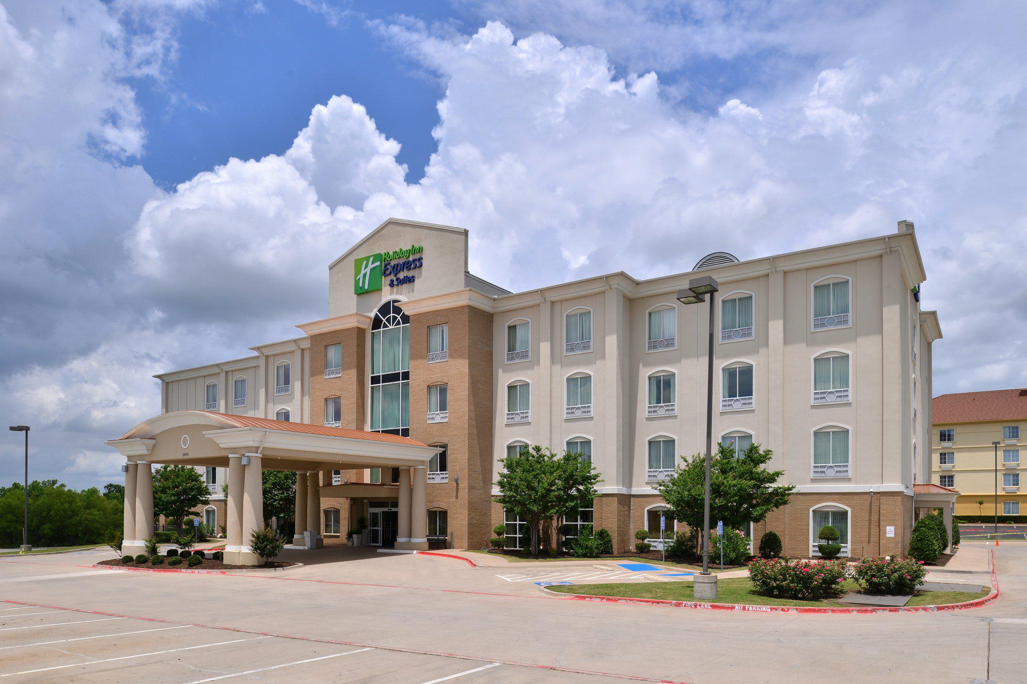 Holiday Inn Express & Suites Sherman Hwy 75 Photo