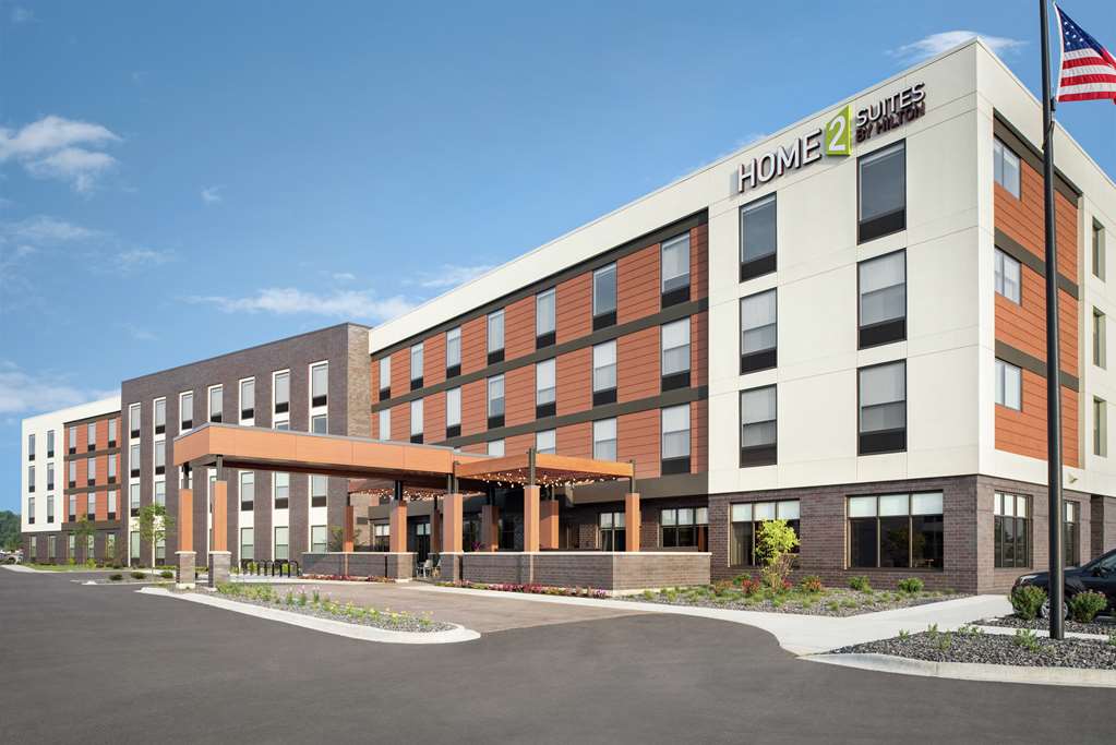 Home2 Suites by Hilton Madison Central Alliant Energy Center Logo