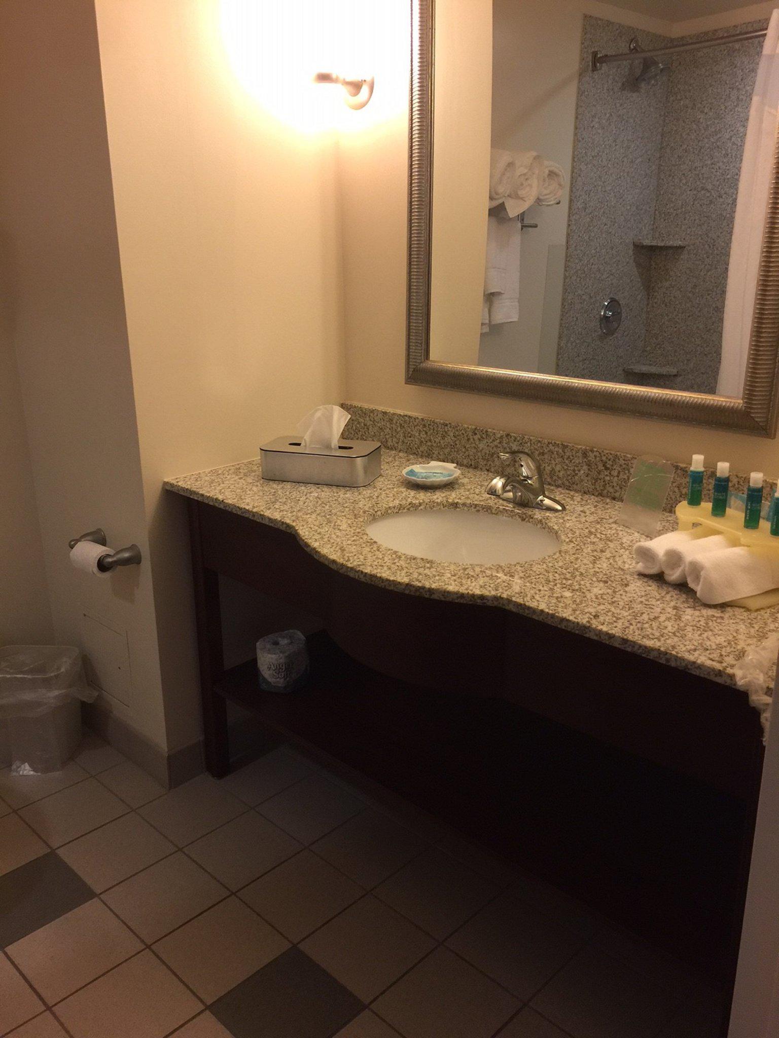 Holiday Inn Express & Suites Columbus Univ Area - OSU Photo