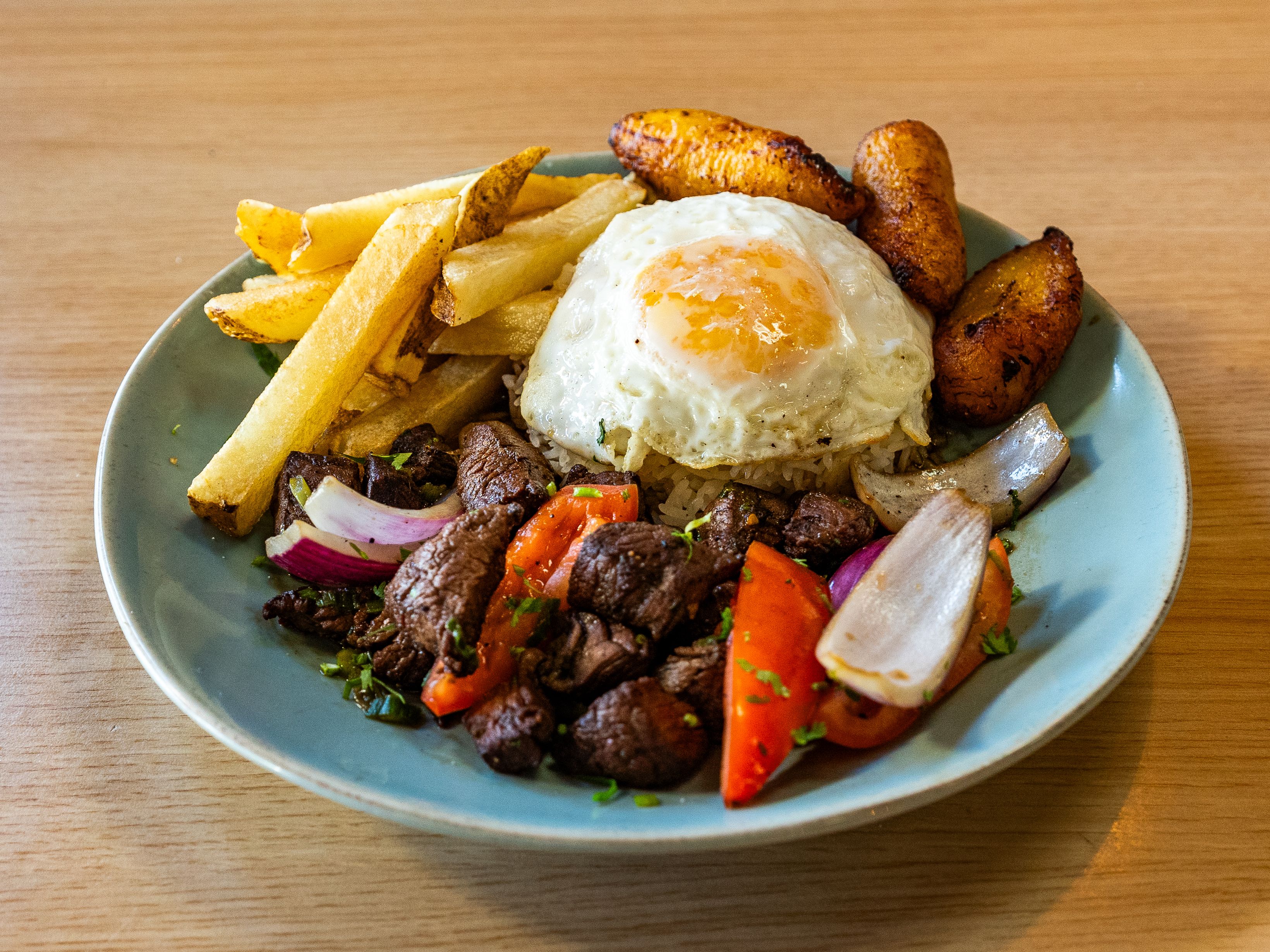 Lomo A Lo Pobre 1 Huevo 3 Platanitos