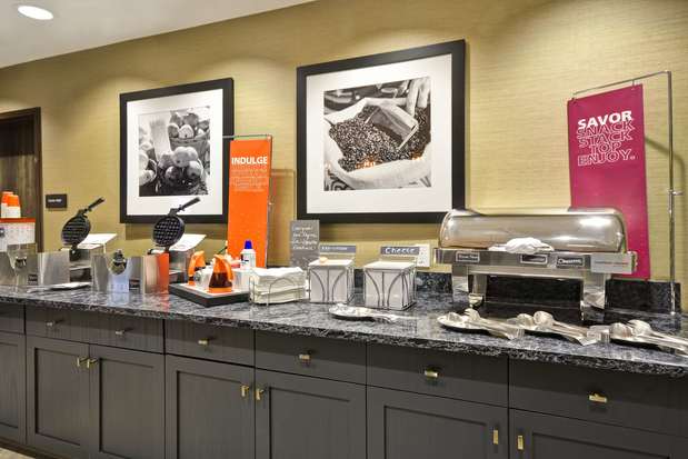 Images Hampton Inn & Suites Detroit/Warren