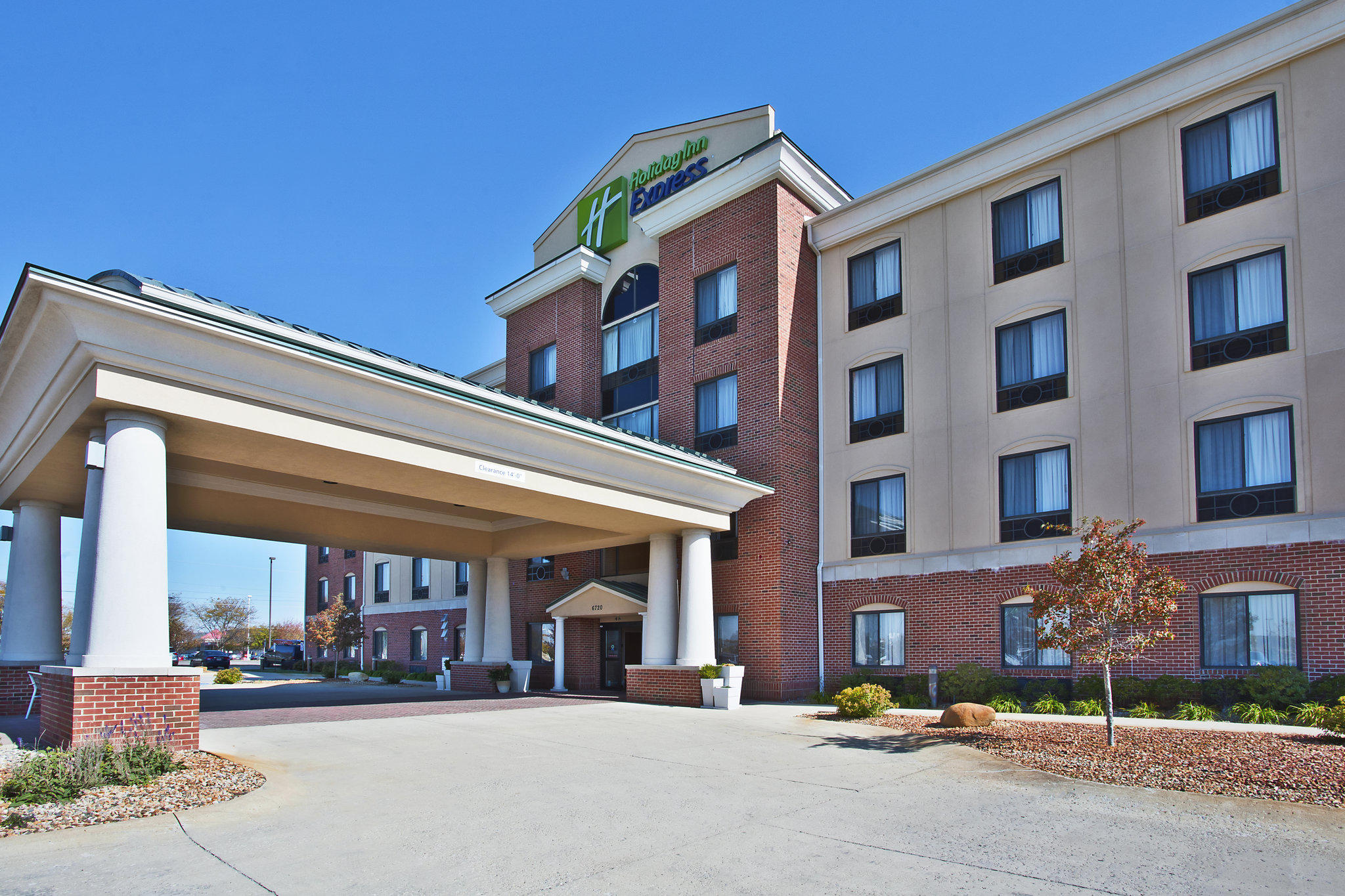 Holiday Inn Express & Suites Anderson Photo