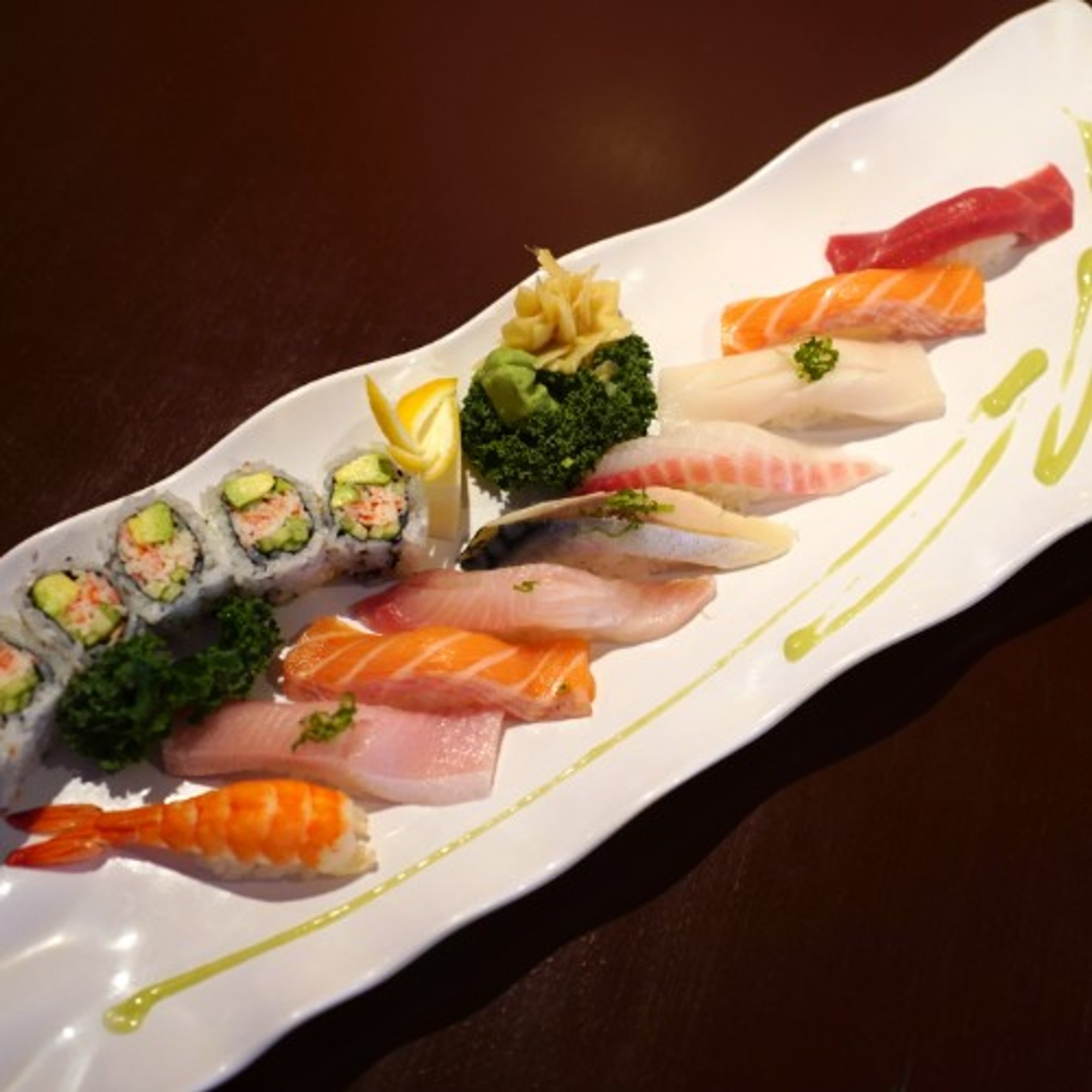 SUSHI DELUXE (LUNCH)