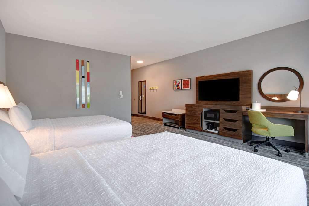 Hampton Inn & Suites Ontario Rancho Cucamonga Image