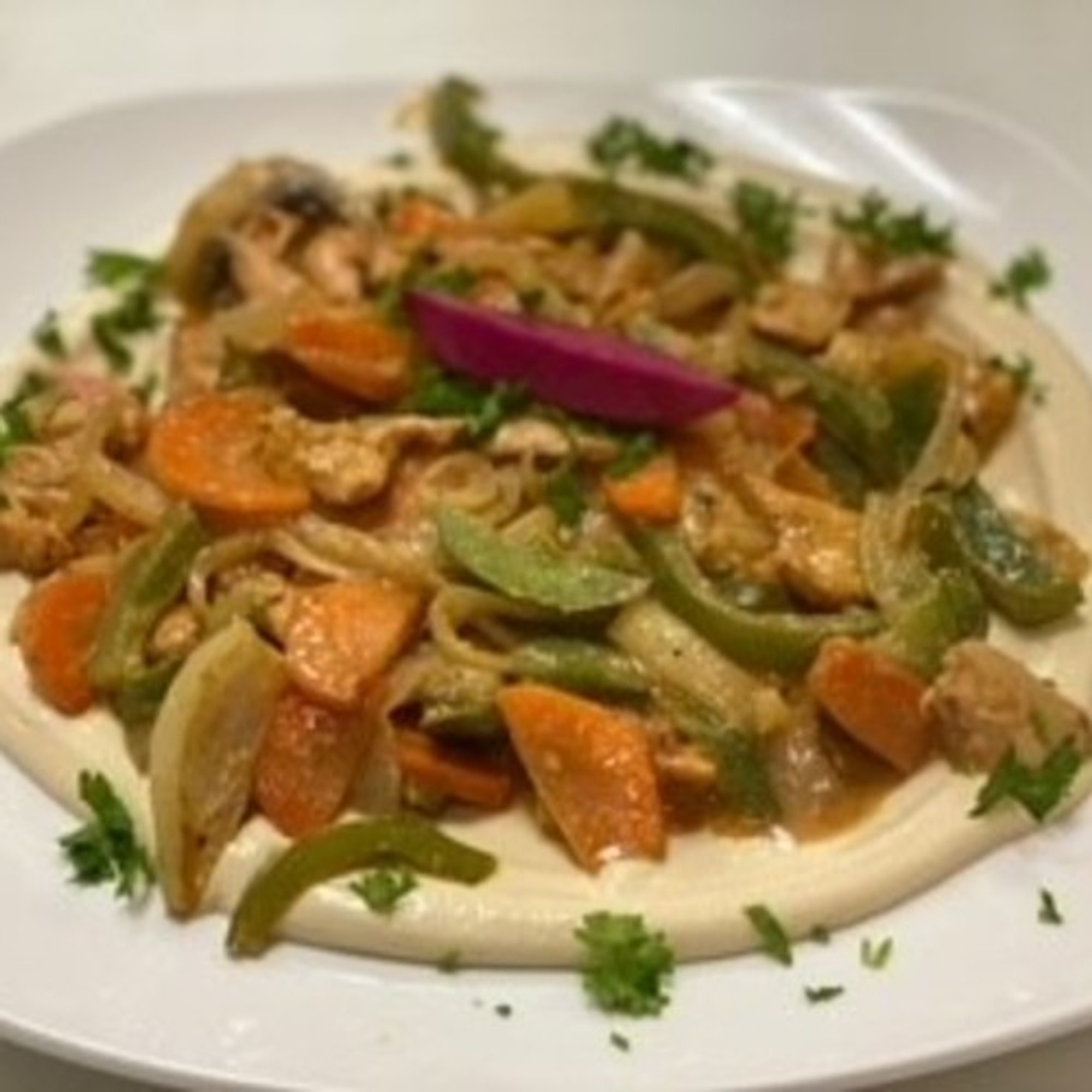 Hummus Topped with Chicken Shawarma Lunch