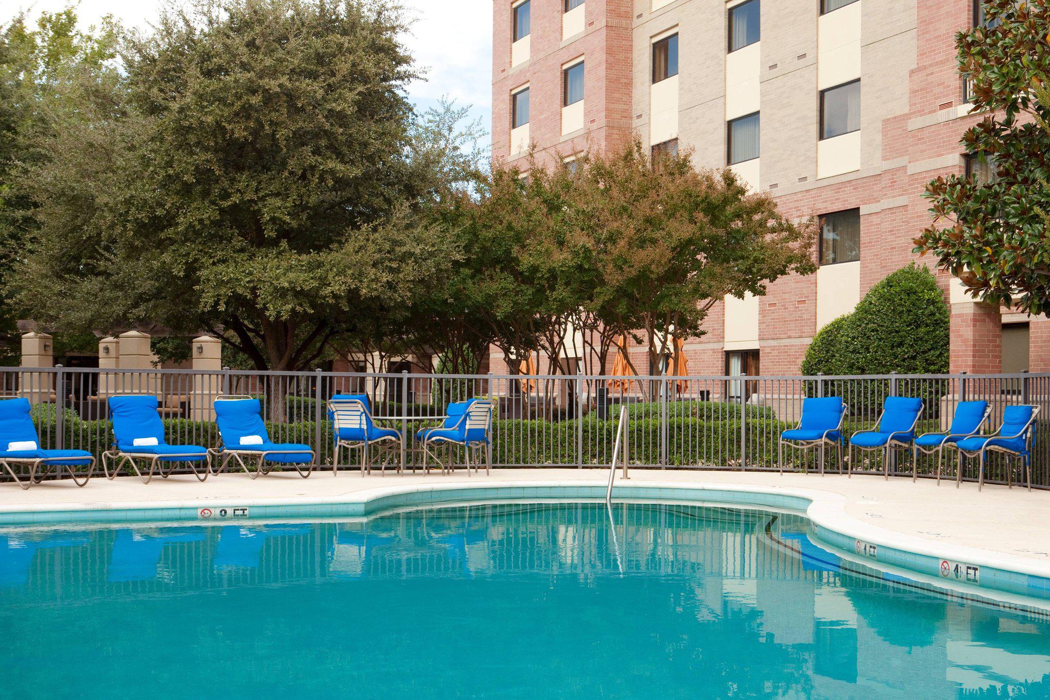 Courtyard by Marriott Dallas Addison/Quorum Drive Photo