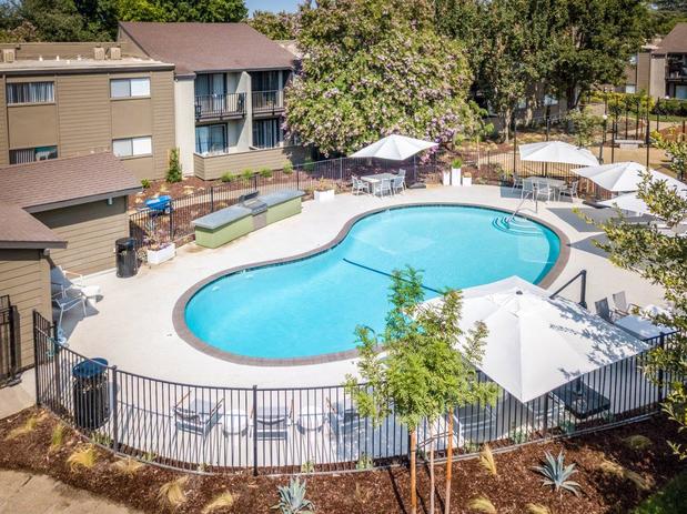 Images Riverside Villas