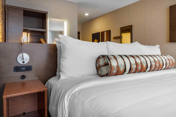Images Cambria Hotel Omaha Downtown