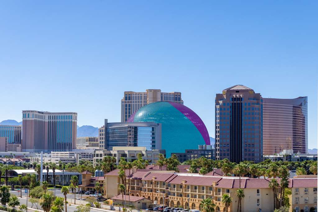 DoubleTree by Hilton Las Vegas East Flamingo Image