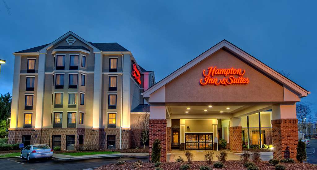 Hampton Inn &amp; Suites Asheville Airport Logo