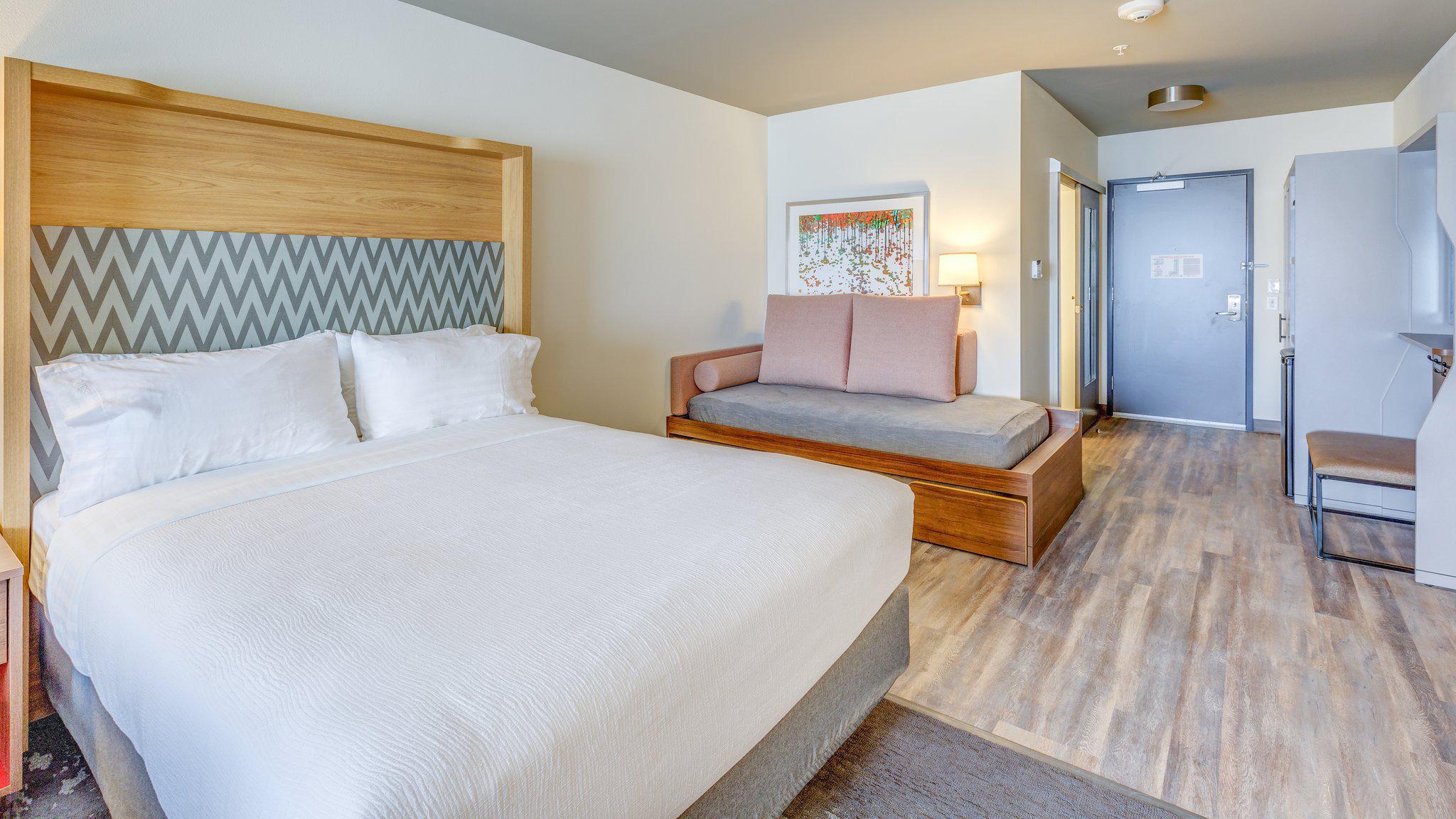 Holiday Inn & Suites Bellingham Photo