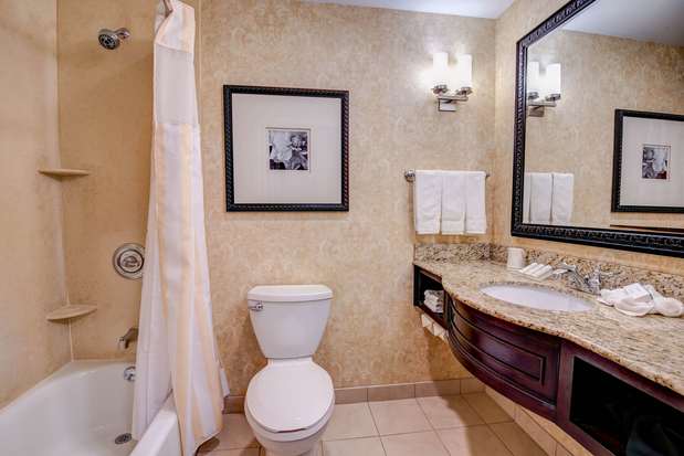 Images Hilton Garden Inn Lakewood
