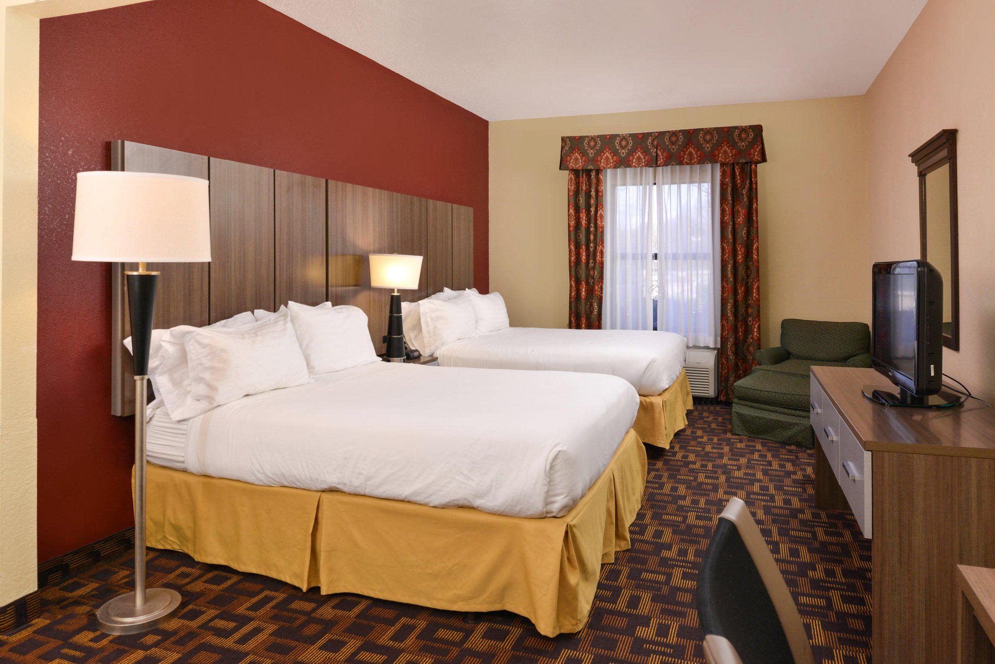 Holiday Inn Express & Suites Ridgeland - Jackson North Area Photo