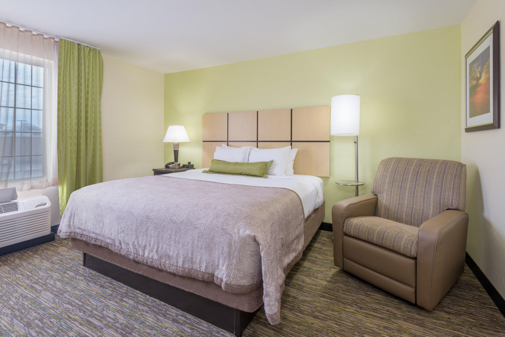 Candlewood Suites Midwest City Photo