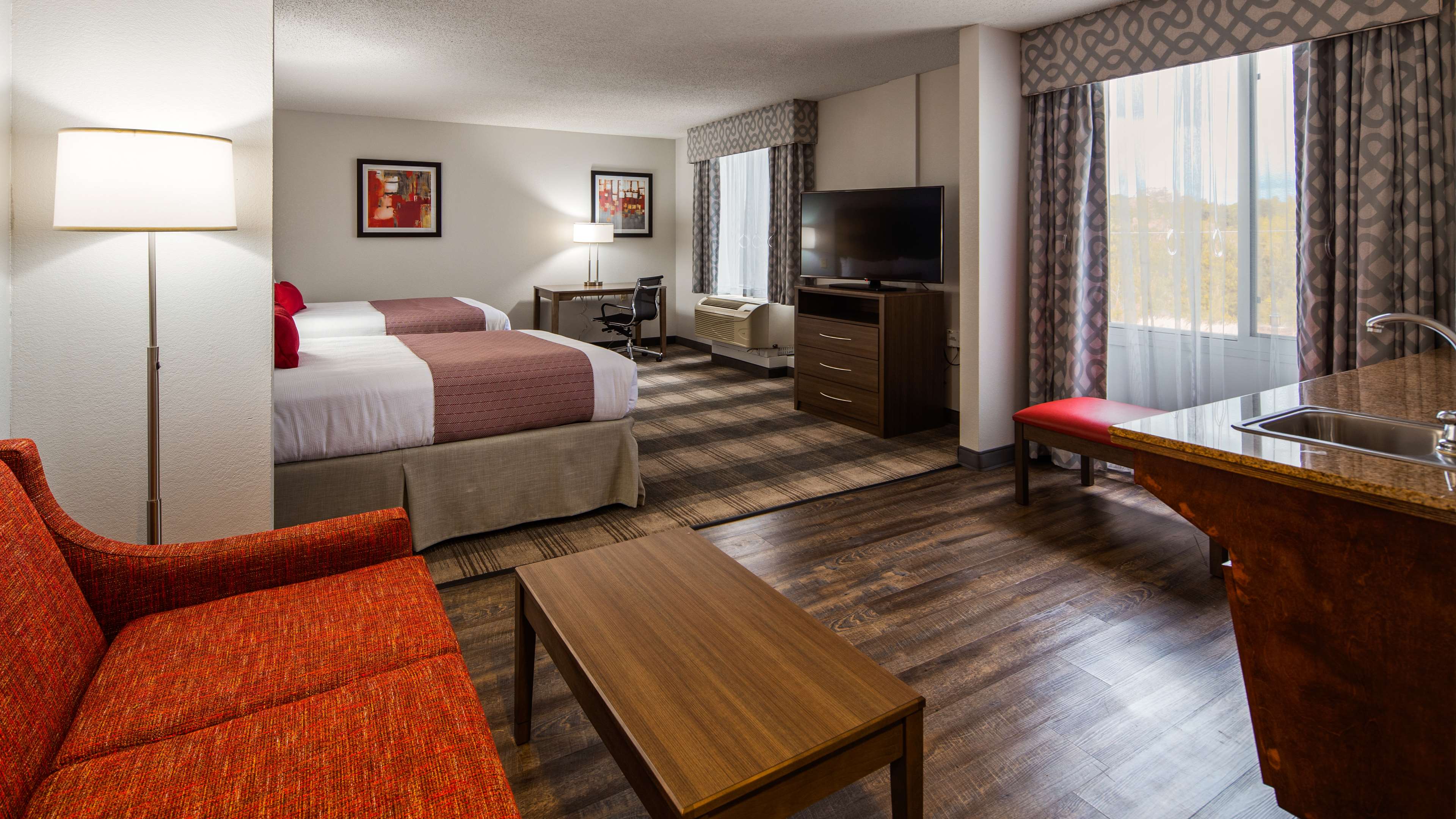 Best Western Plus Philadelphia-Choctaw Hotel and Suites Photo
