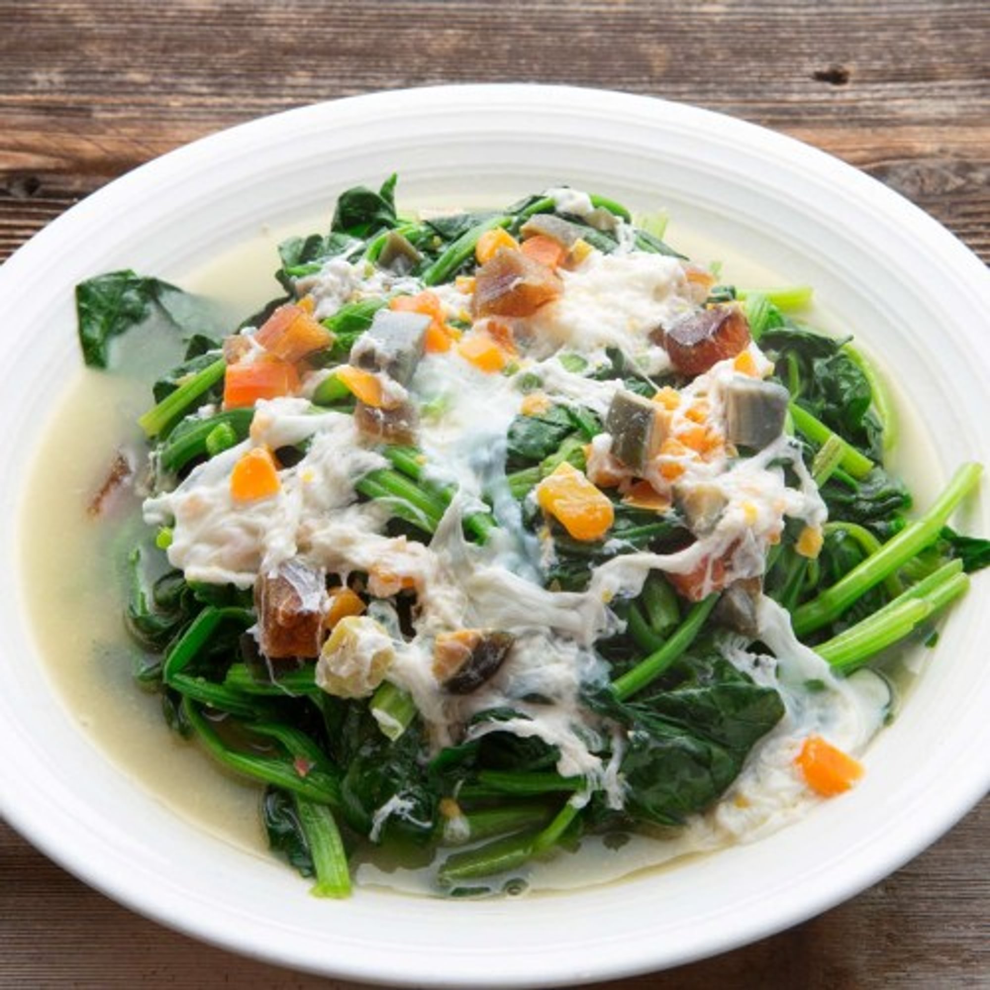 VO1 Spinach with Preserved Egg and Salted Egg in Broth 金銀蛋浸菠菜