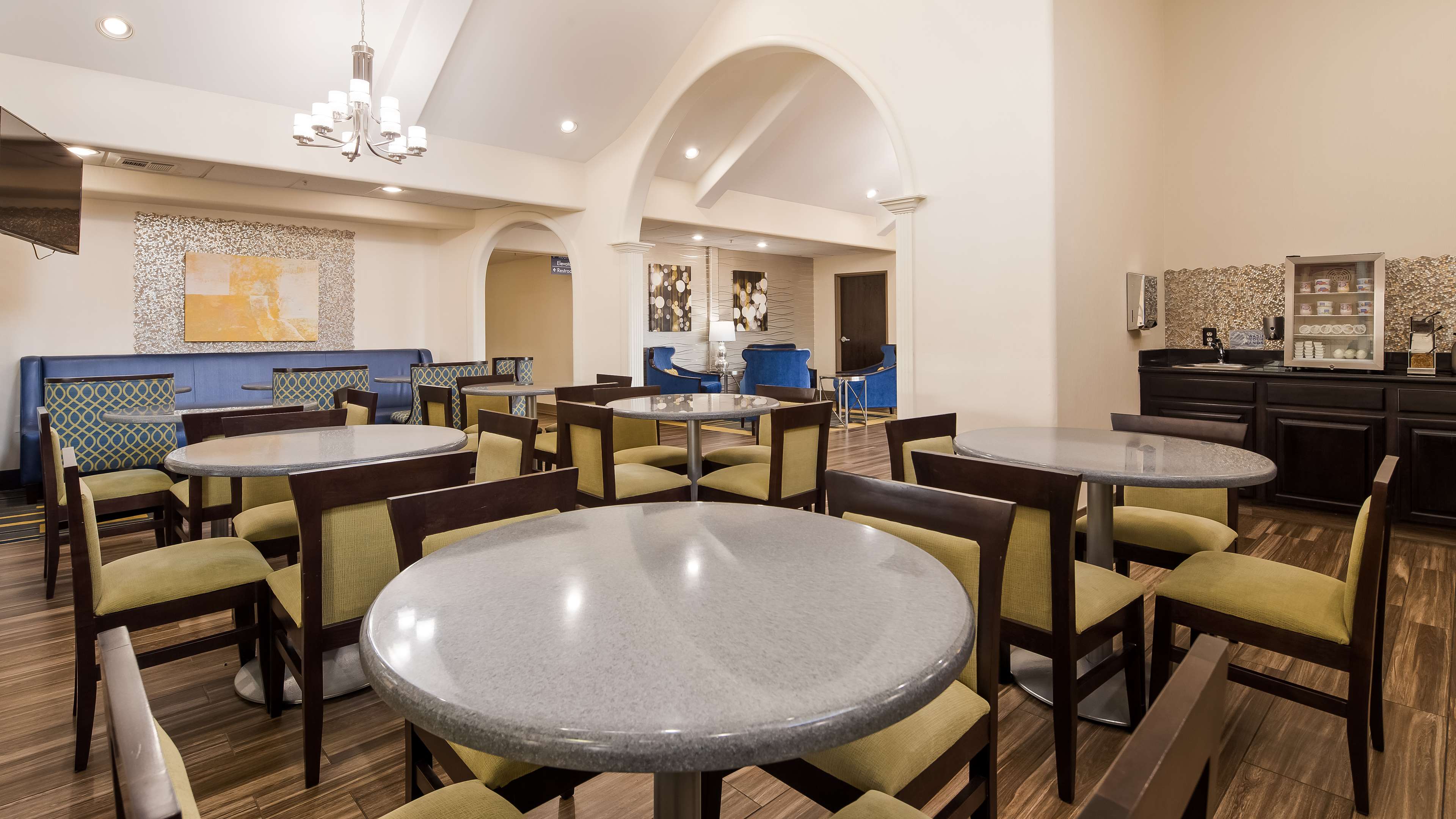 Best Western Plus Tulsa Inn & Suites Photo