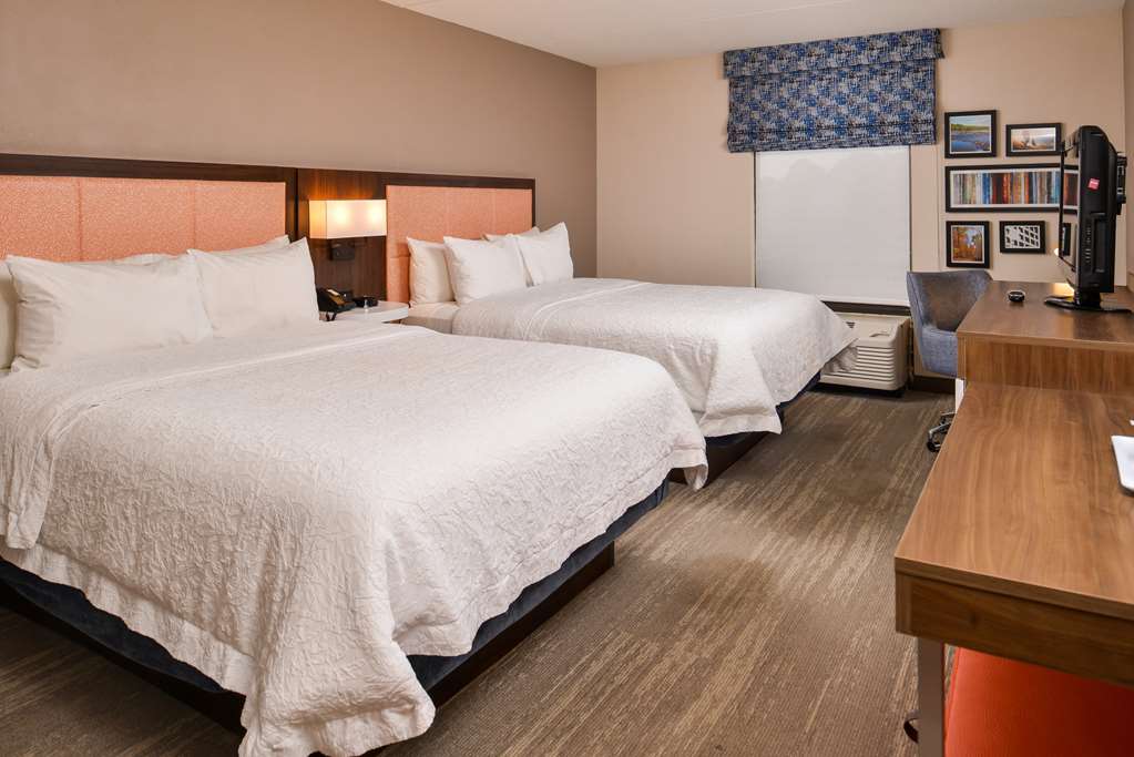Hampton Inn Emporia Image