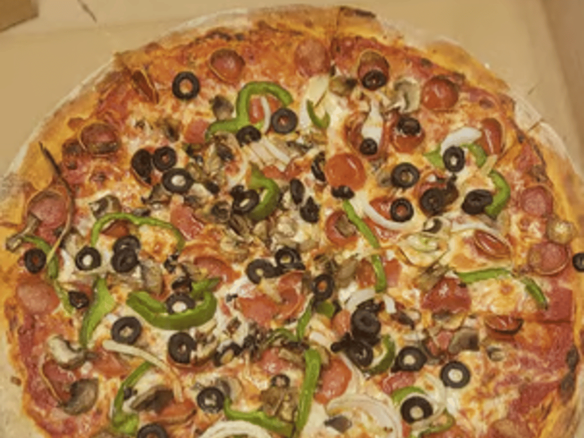 12" Deluxe Pizza