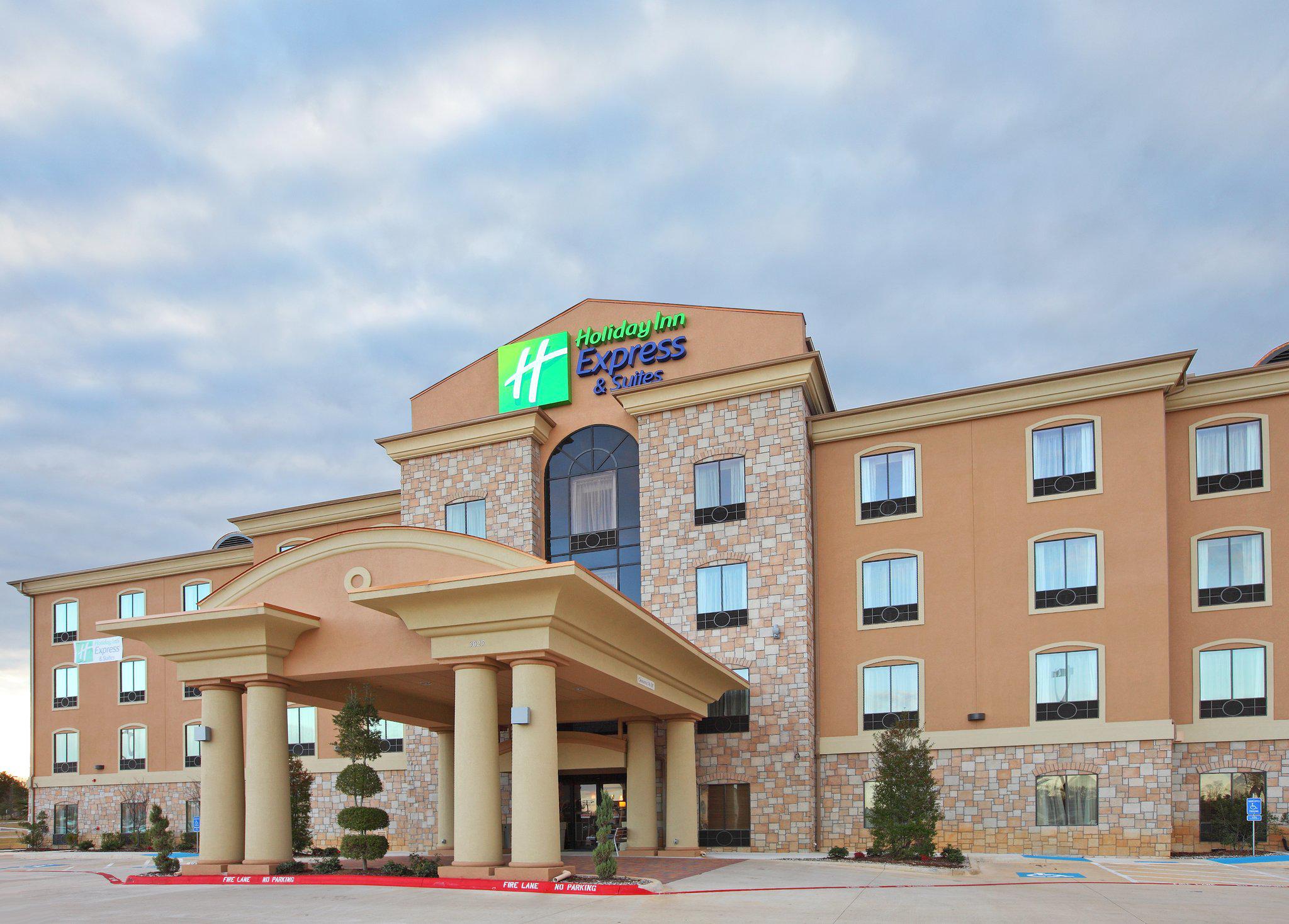 Holiday Inn Express & Suites Paris Photo