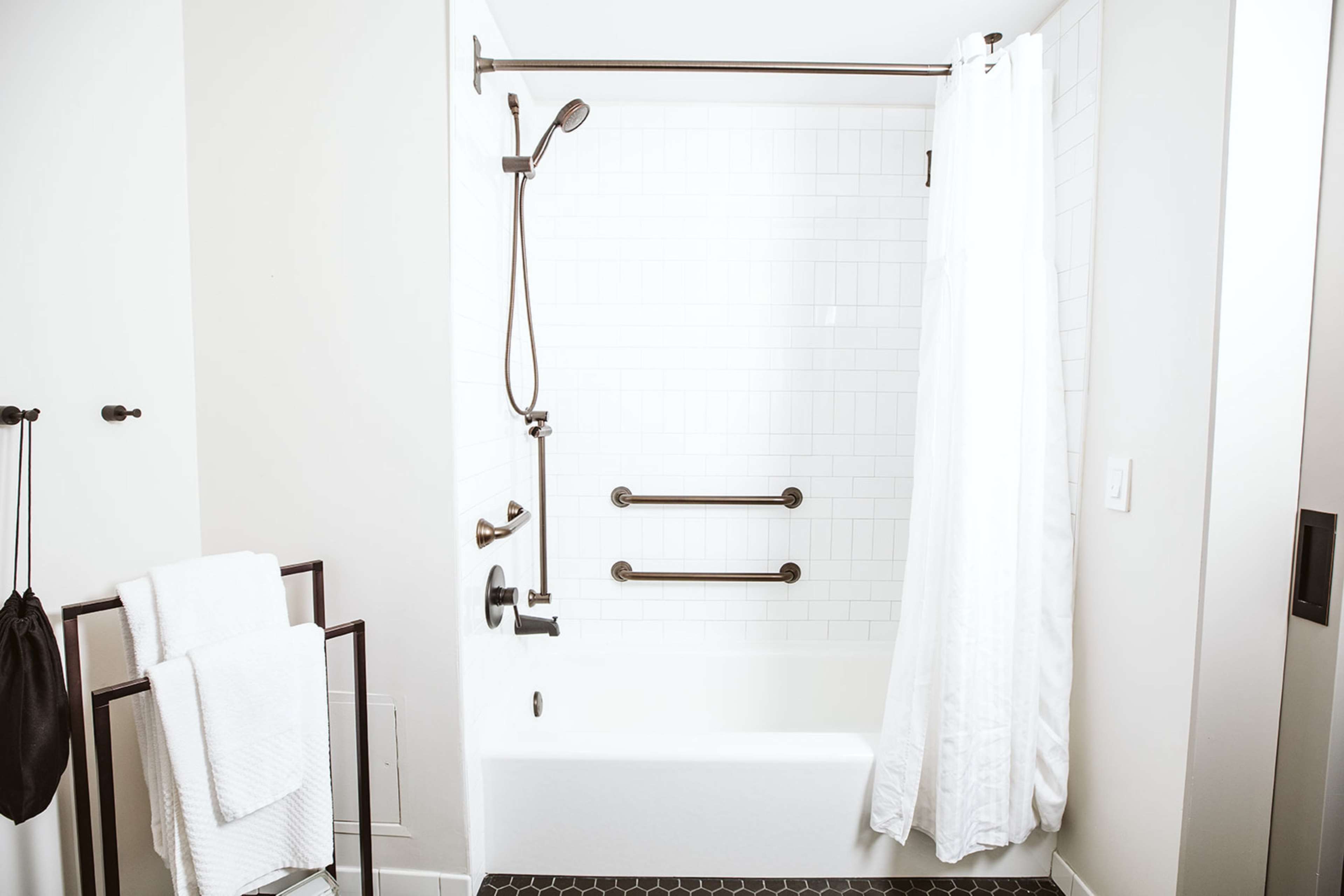 Guest room bath