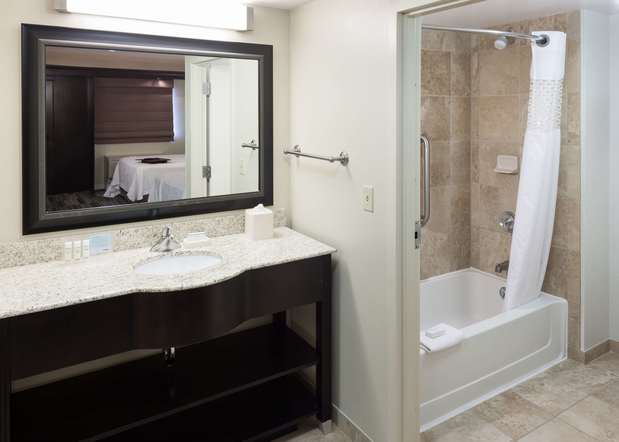 Images Hampton Inn & Suites Omaha-Downtown