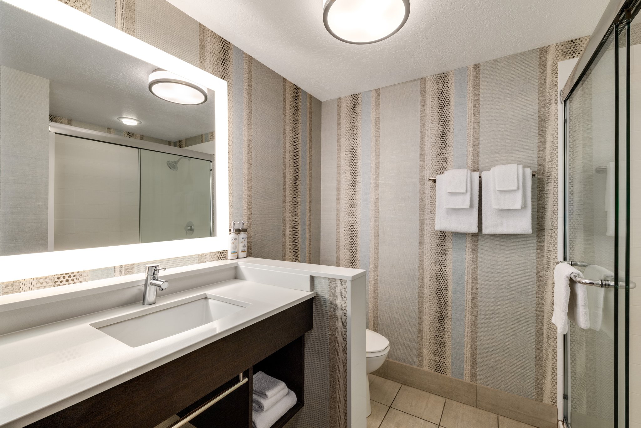 Holiday Inn Express & Suites Eugene Downtown - University by IHG Image