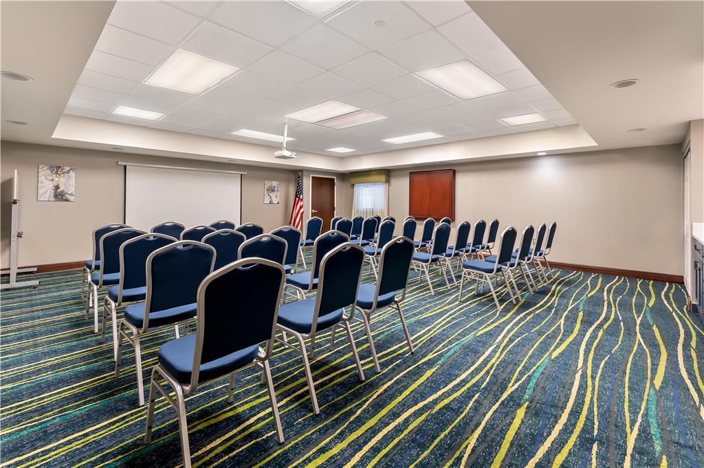 Hampton Inn & Suites Newtown Image