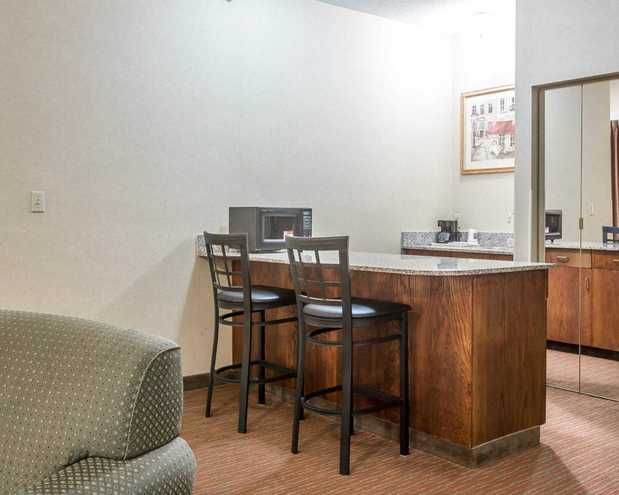Images Comfort Suites