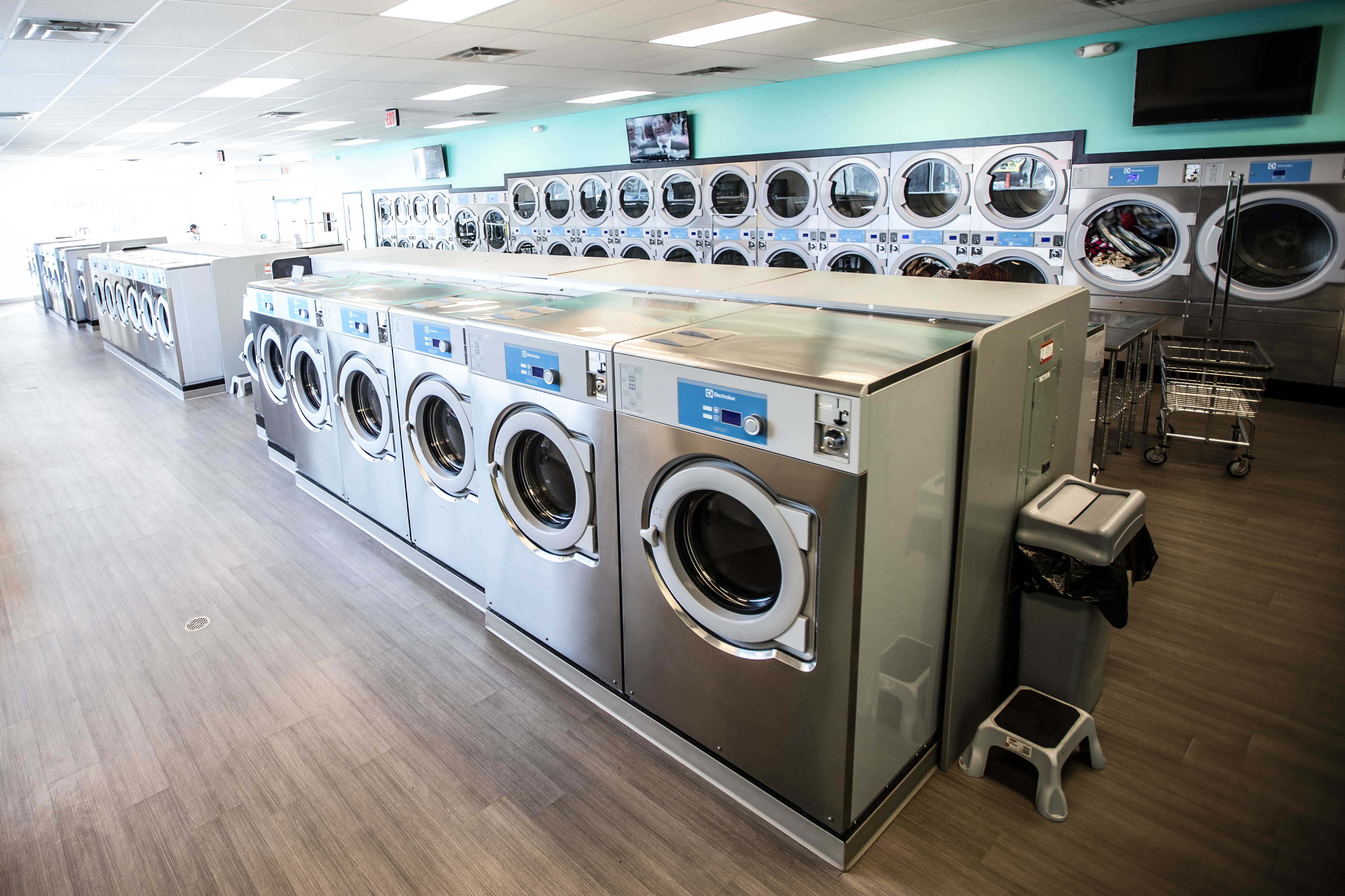 coin laundry near me with free dry