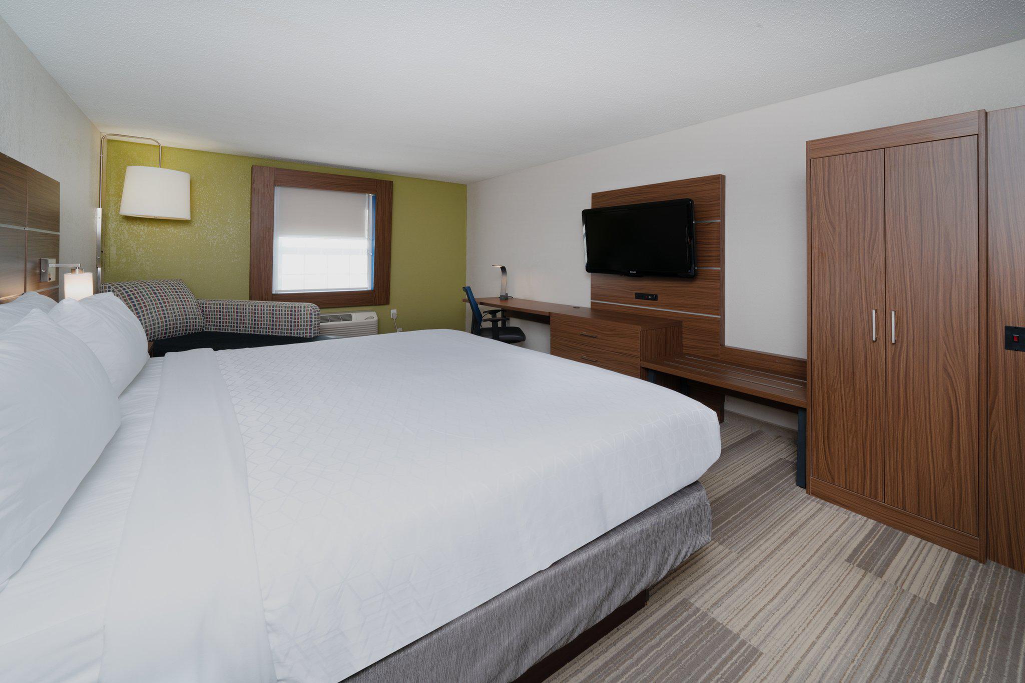 Holiday Inn Express Prince Frederick Photo